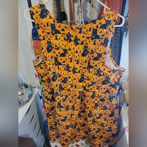 Retrolicious 3x Halloween Dress - Picture 2 of 3